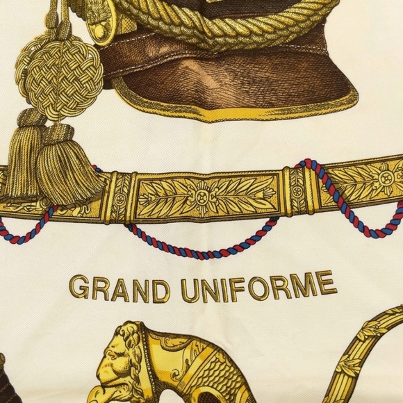 100%Authentic Hermes Carré 90 GRAND UNIFORME Ivory x Gold Silk Scarf W/Box - Picture 9 of 12